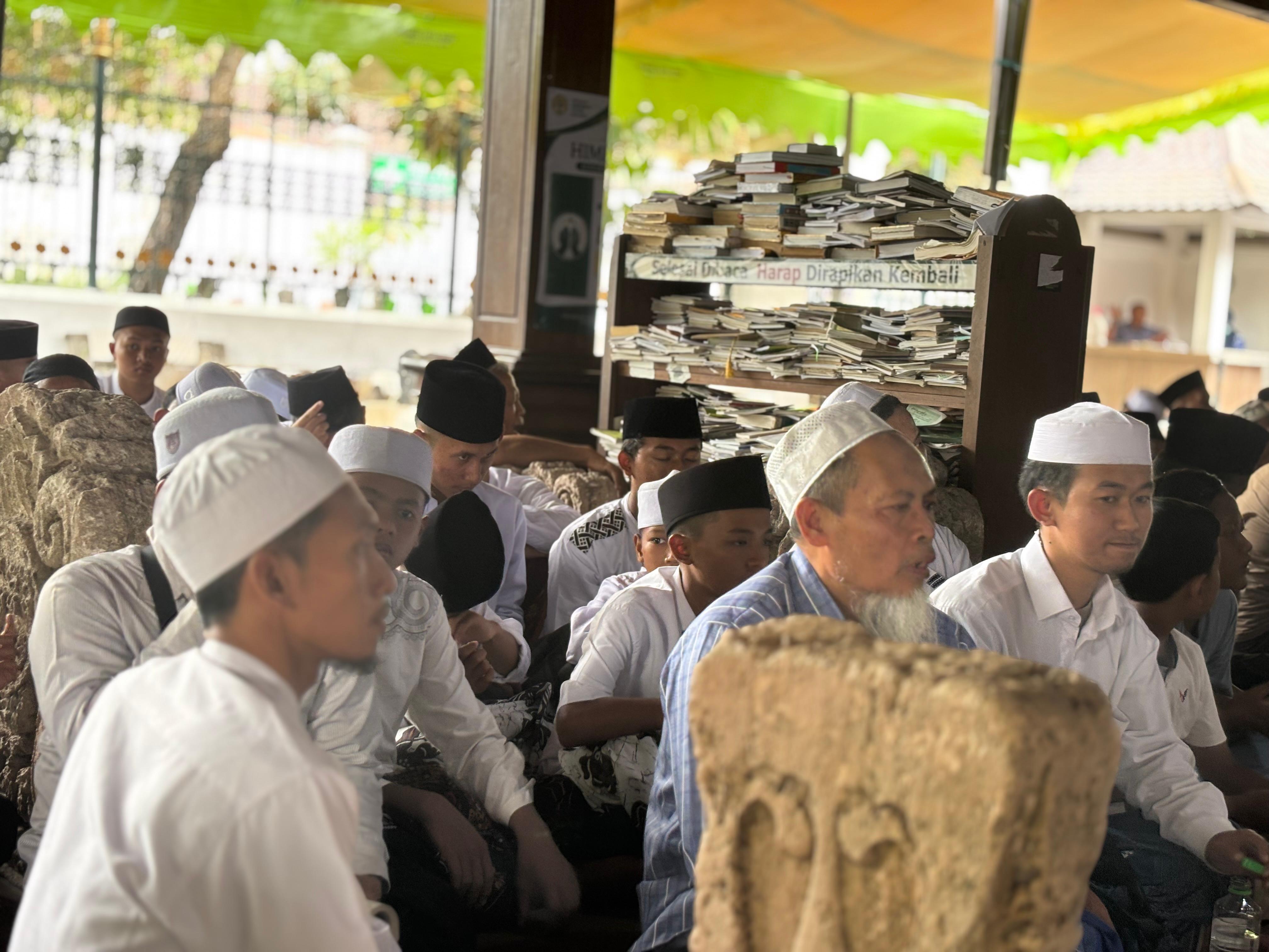 Rihlah Ziarah Wali, Santri Safinda Pacet Teladani Jejak Para Auliya